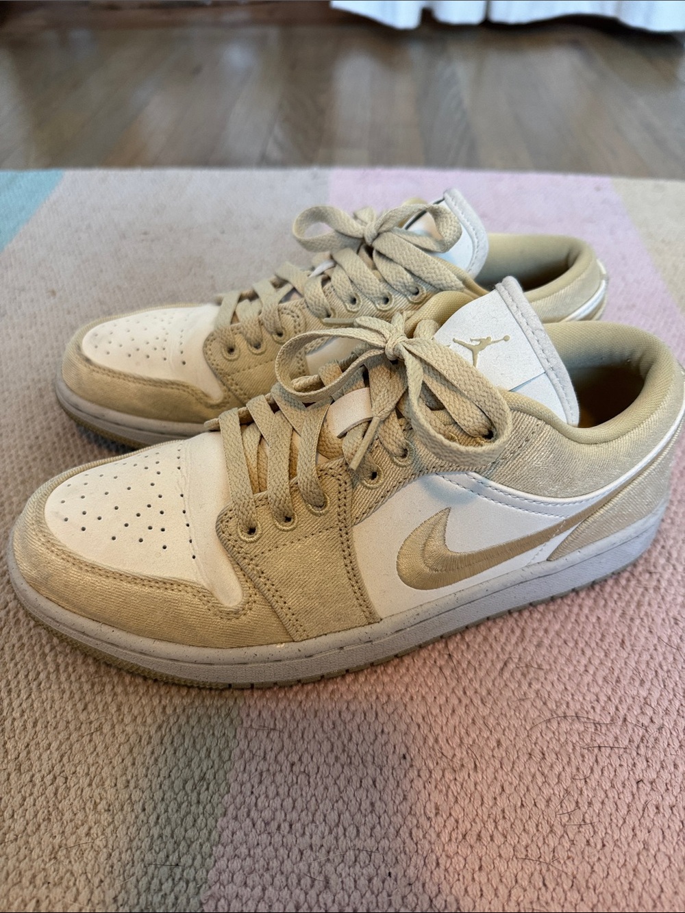 Nike Low Top Sneakers in Beige and White